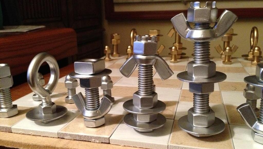 Шахматы развивают тактическое и стратегическое мышление.